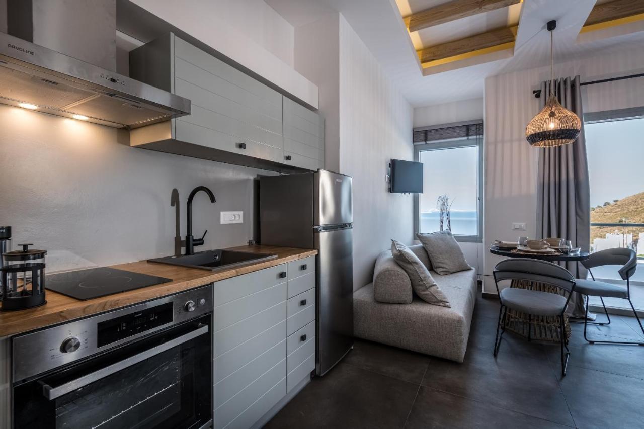 Vivere Luxury Suites Pera Gyalos Luaran gambar