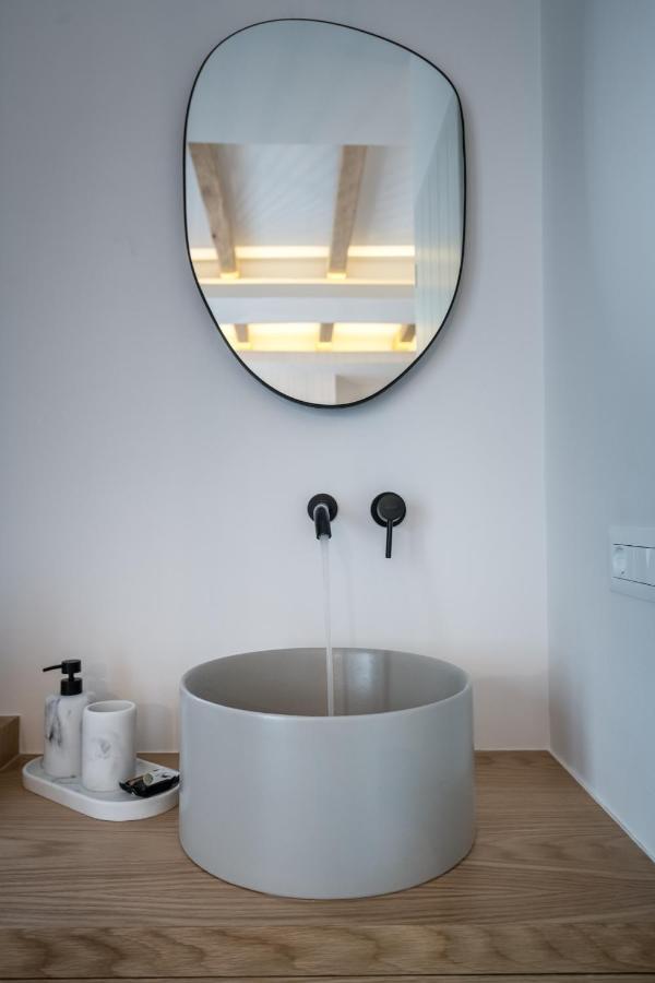 Vivere Luxury Suites Pera Gyalos Luaran gambar