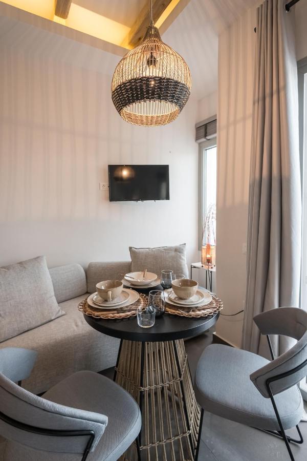 Vivere Luxury Suites Pera Gyalos Luaran gambar