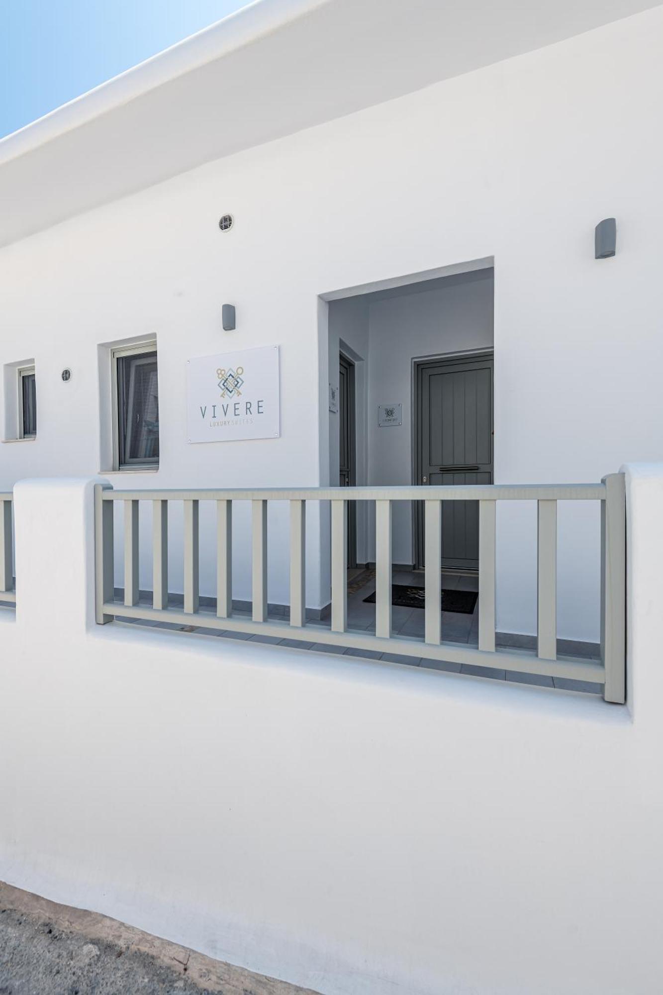 Vivere Luxury Suites Pera Gyalos Luaran gambar