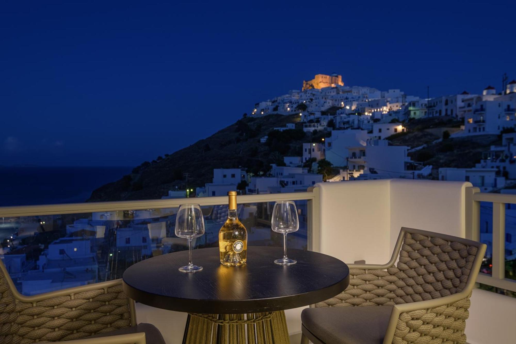 Vivere Luxury Suites Pera Gyalos Luaran gambar